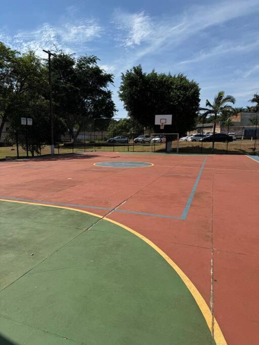 Com 3 Quartos E Otima Area De Lazer *